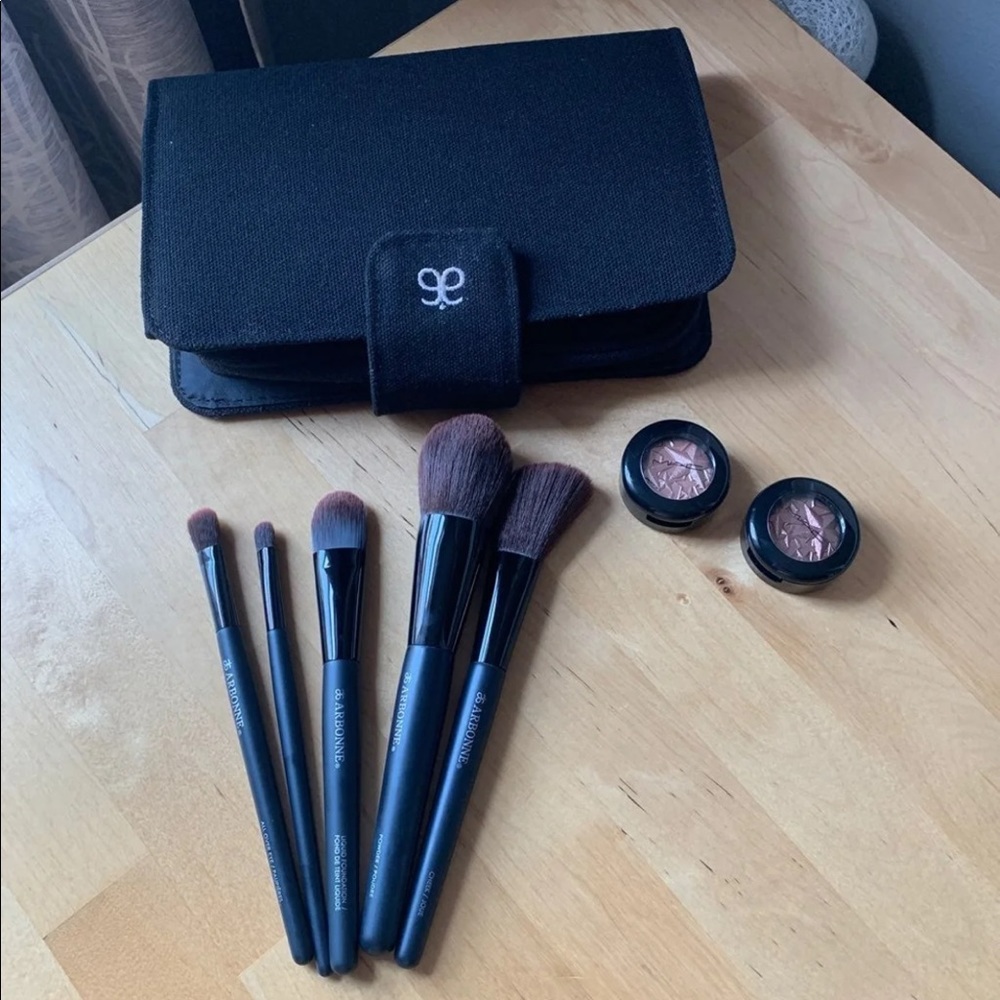 Arbonne make up brushes